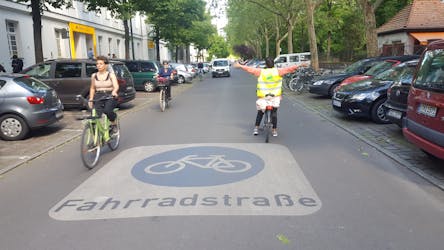 Berlim sustentável do futuro passeio de bicicleta